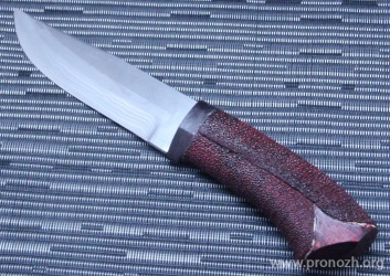   Maruyoshi Hand Crafted by Saji Takeshi, Shirogami Core Forged with Nickel Damascus, Red-Brown Stained Oak Wood wrapped with Red-Brown Stingray